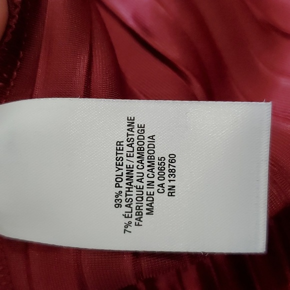 Velvety Sleeveless Blouse - Picture 6 of 7